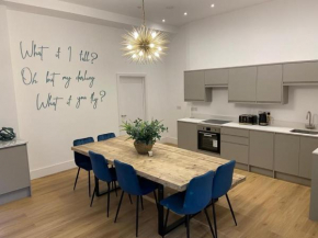 Apartment 5 4 bedrooms, sleeps x 15